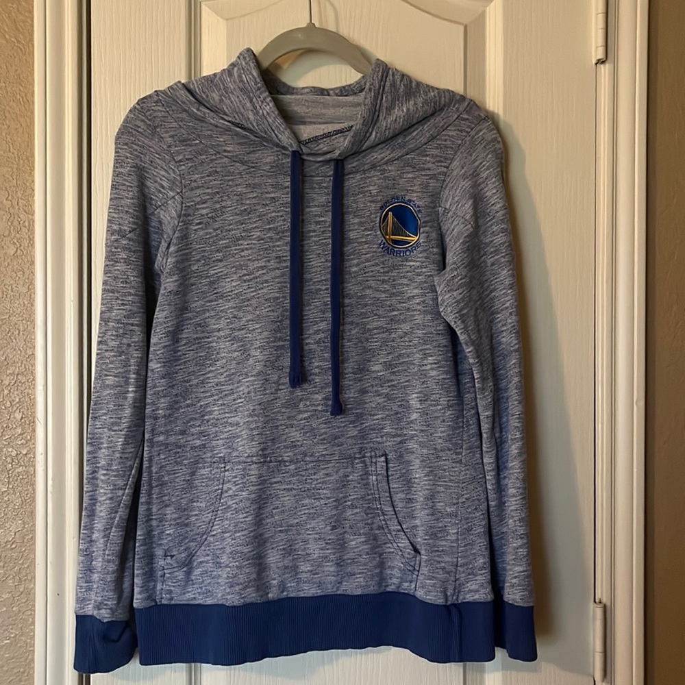 Golden state warrior sweater size medium in women’s.